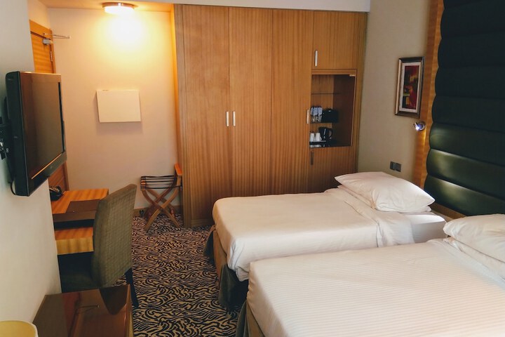 Room 5 of 191