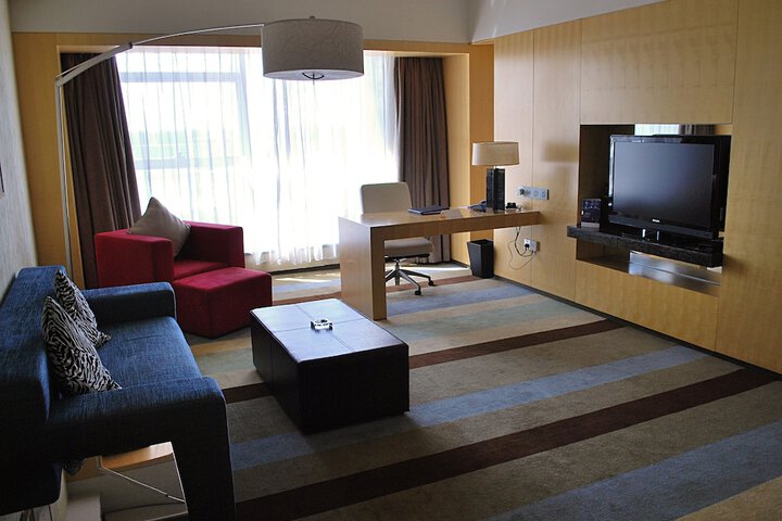 Room 3 of 120