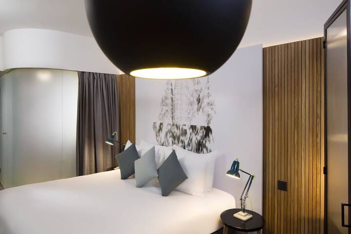 Room 16 of 116