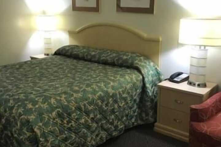 Room 13 of 34