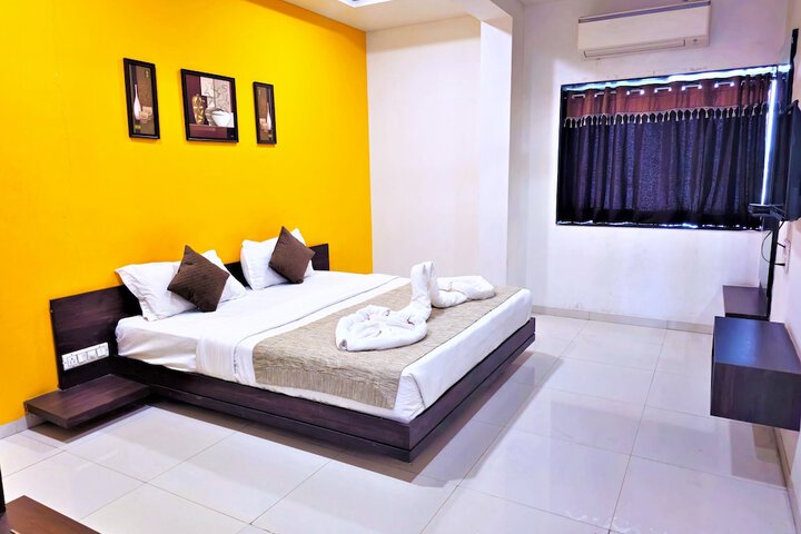Room 13 of 25