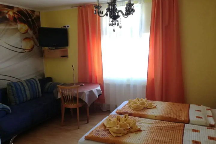 Room 4 of 20