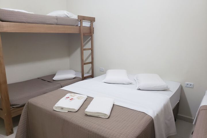 Room 8 of 33