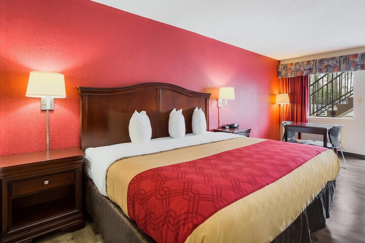 Room 13 of 27