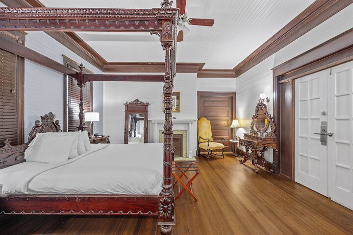 1 King Bed (8 of 8)