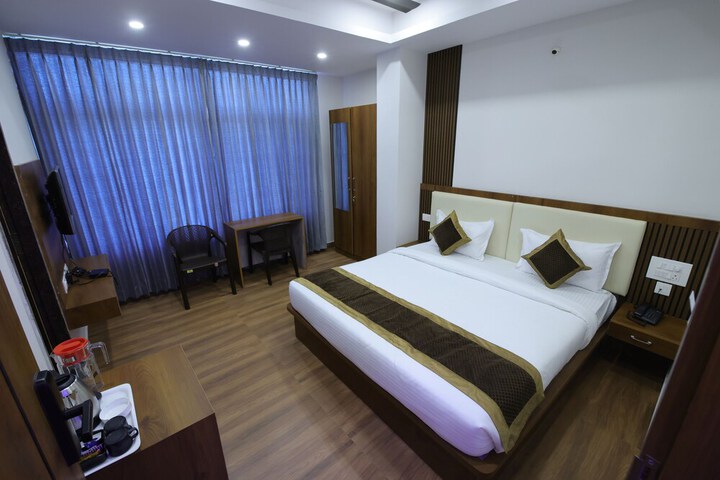 Room 10 of 18