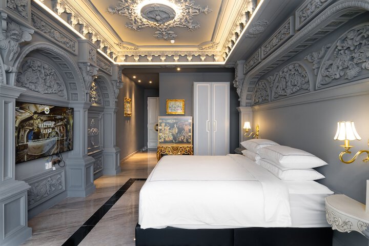 Room 53 of 195