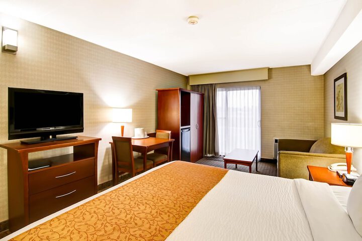Room 3 of 33