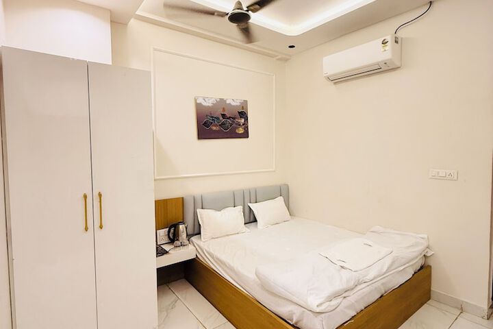 Room 8 of 37
