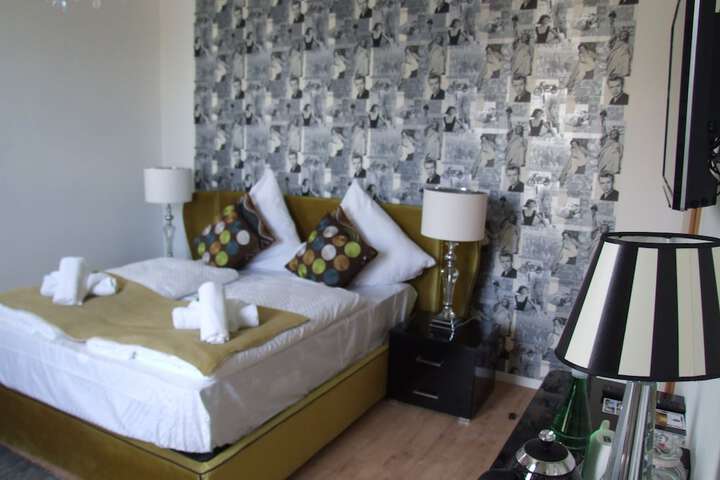 Room 3 of 63