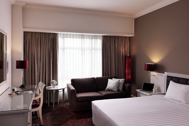 Room 14 of 110