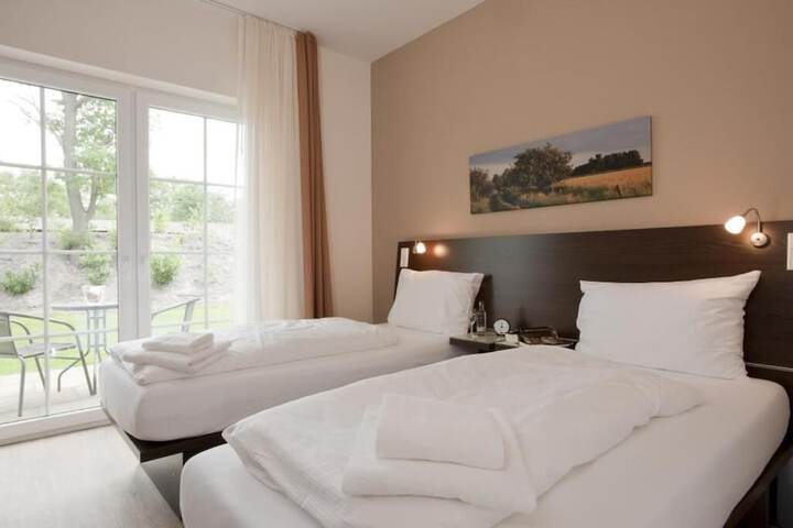 Room 4 of 25