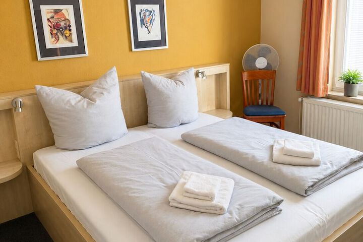 Room 8 of 28