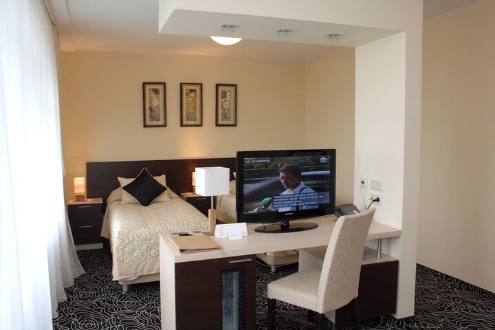 Room 3 of 63