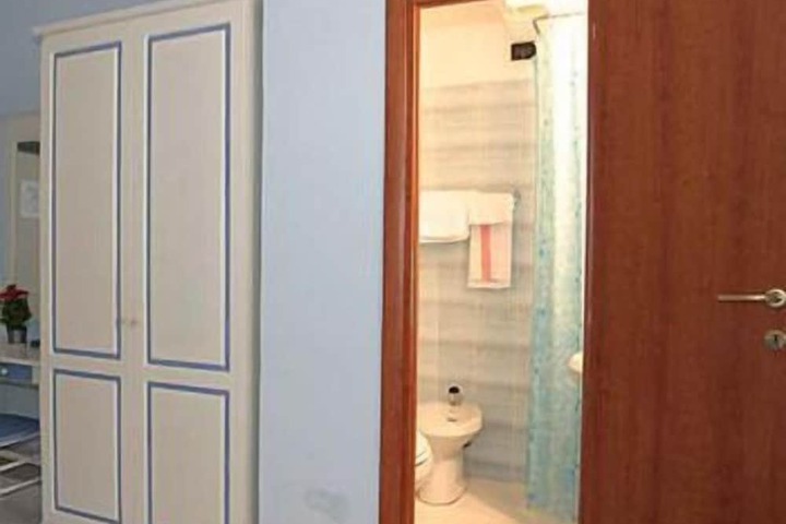Room 21 of 25