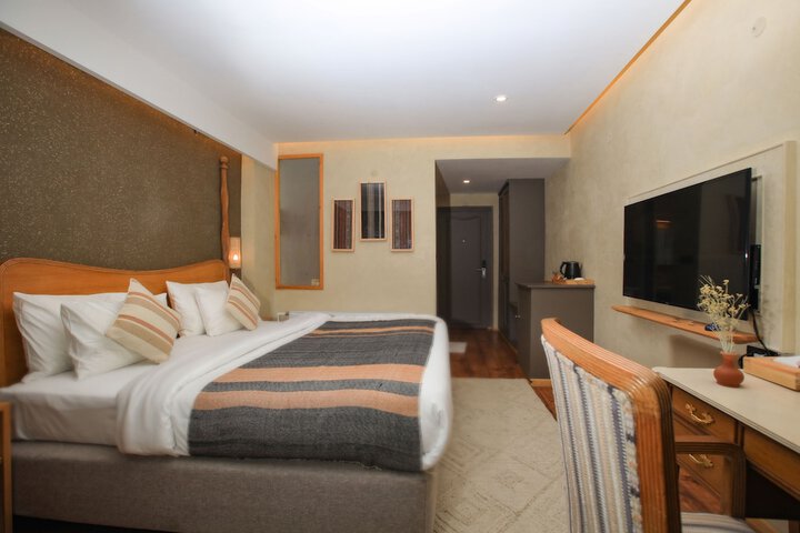 Room 5 of 28