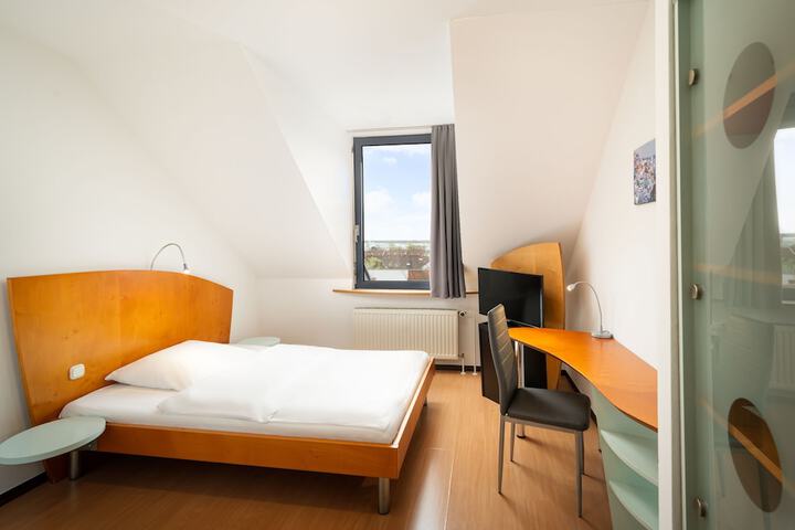Room 6 of 24