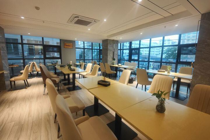 Shengkailun International Hotel (Ganzhou Zhongxing Street Station Branch)