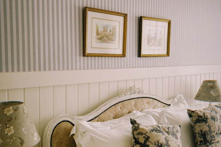 Room 2 of 57