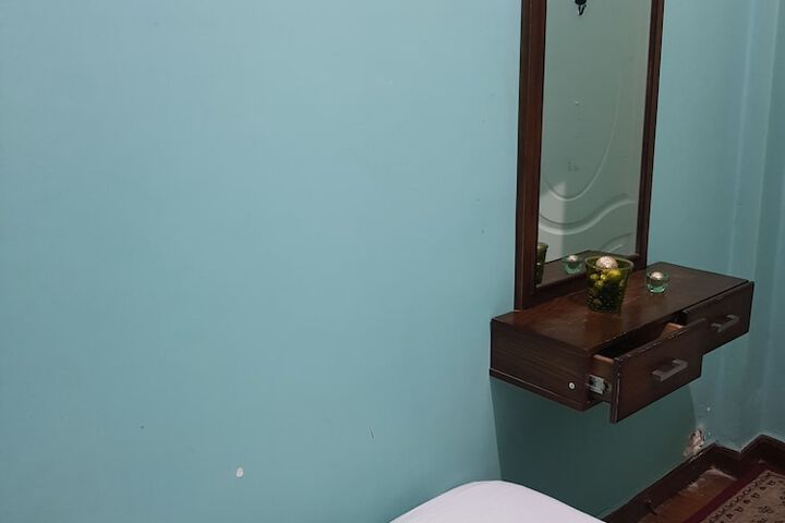 Room 21 of 38