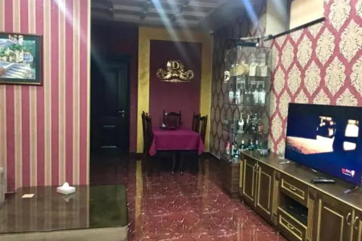 Room 4 of 18