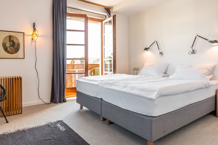Room 19 of 395
