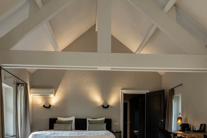 Room 35 of 252