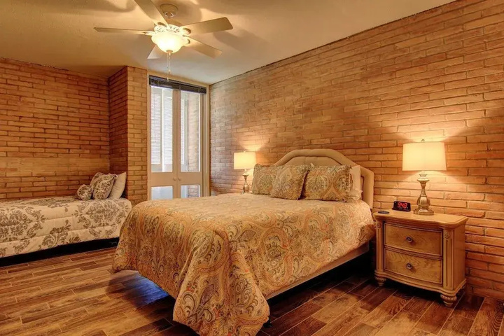 Room 6 of 20