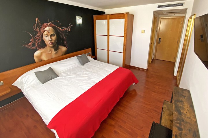 Room 8 of 23