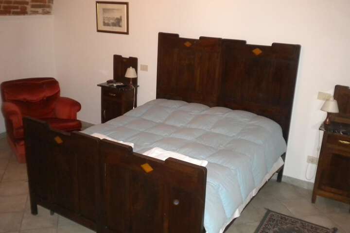 Room 8 of 33