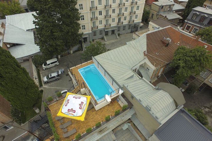 Pool 20 of 42