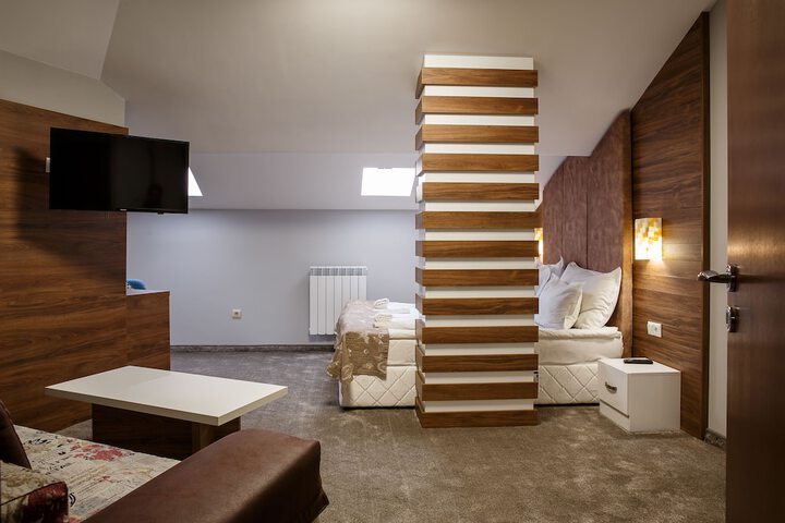Room 28 of 132