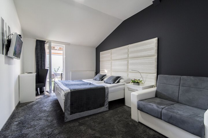Room 28 of 60