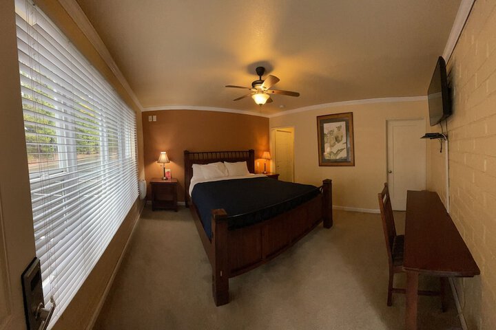 1 King Bed (14 of 19)