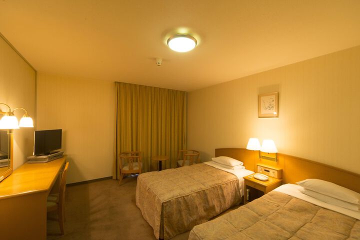 Room 8 of 25