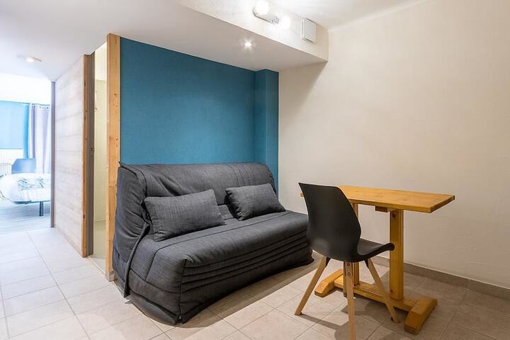 Room 27 of 65