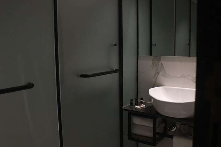 Room 25 of 33