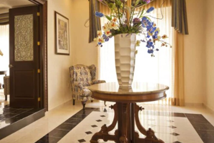 Entrance & Lobby