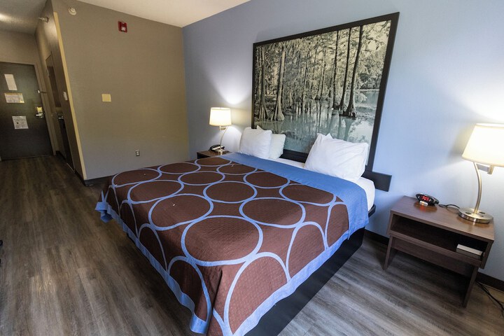 1 King Bed (17 of 33)