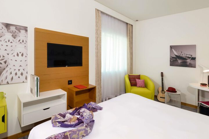 Room 33 of 63