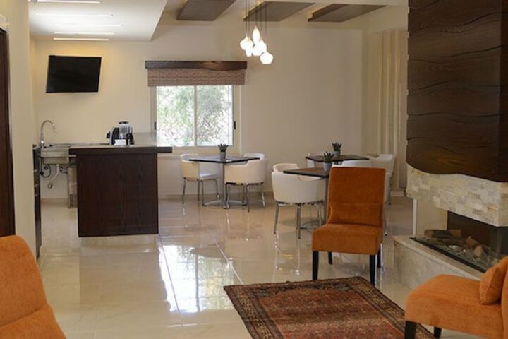 Room 8 of 36