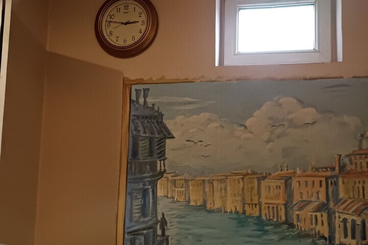 Room 12 of 42