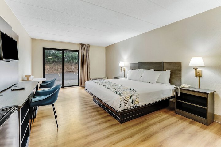 Room 9 of 27