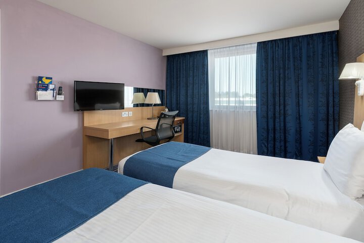 Room 12 of 82
