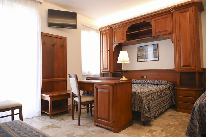 Room 14 of 37