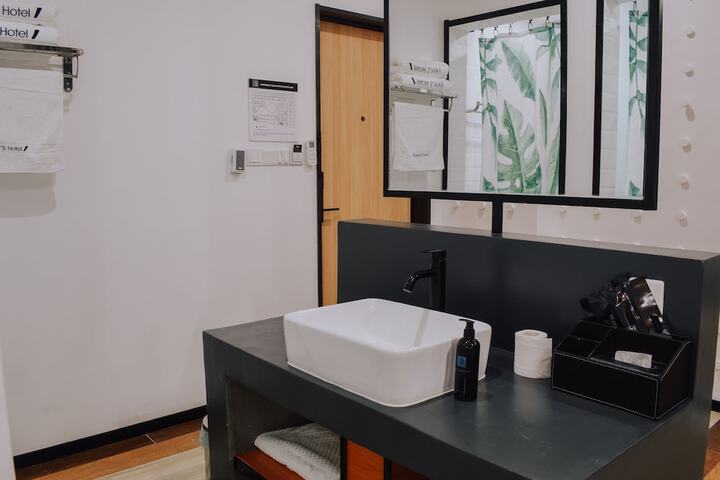 Room 22 of 28