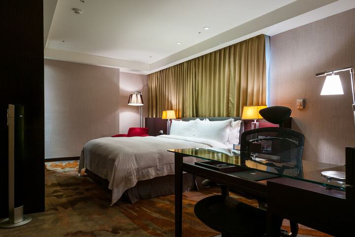 Room 21 of 80
