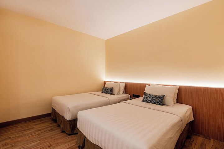 Room 32 of 53