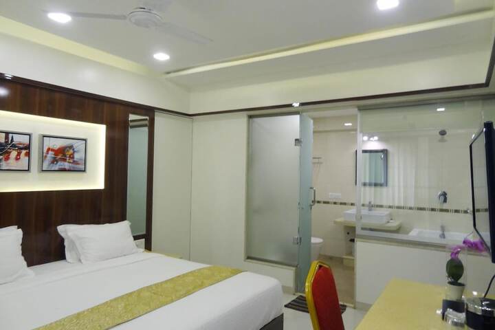 Room 12 of 36