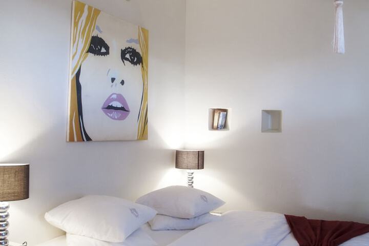 Room 16 of 69